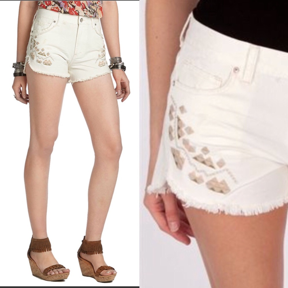 {Free People} White Embroidered Tulum Shorts